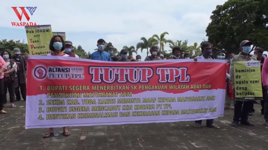 Ratusan warga demo bupati Toba Sumatera Utara