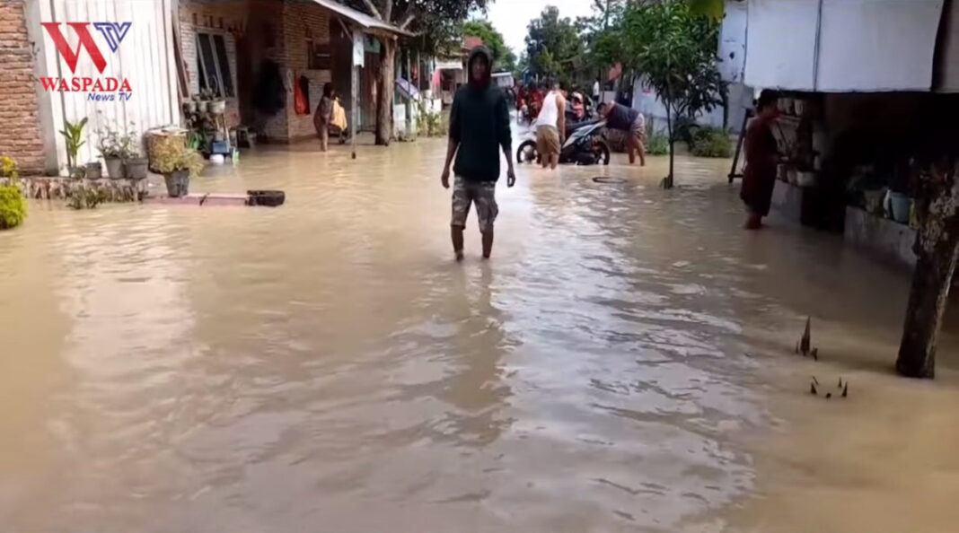 Hingga Jumat sore banjir masih menggenangi sebagian besar wilayah Kota Tebing Tinggi