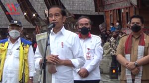 Presiden Joko Widodo meninjau dan meresmikan penataan ulang kampung Ulos Huta Raja 2