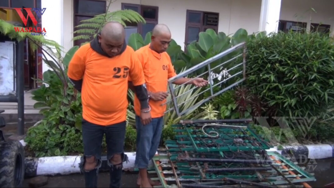 2 Spesialis Pencuri Besi Makam Diringkus Polres Tanah Karo