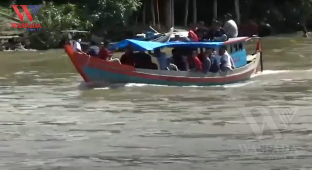 Berperahu Di Sungai Kualuh Wisata Kenangan Di Labura