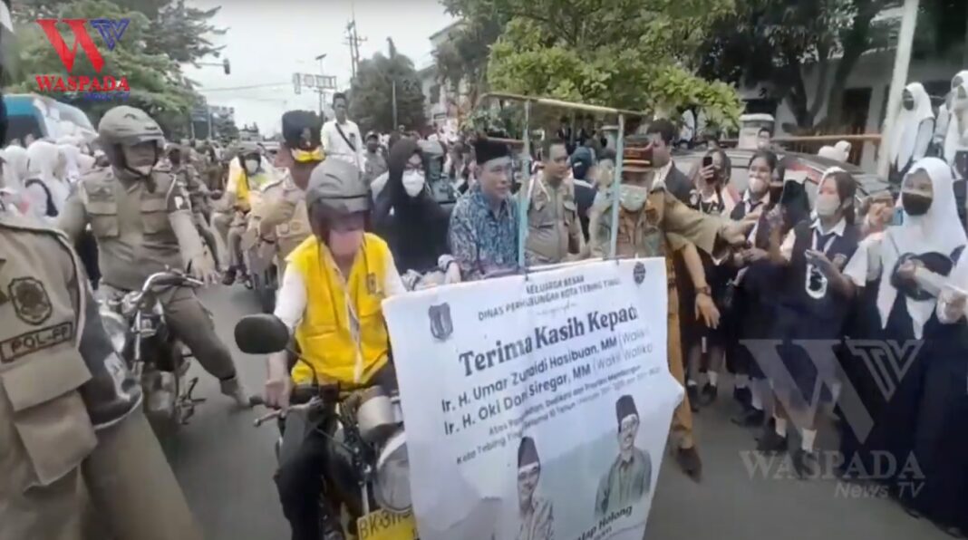 Ribuan Siswa Lepas Walikota Tebing Tinggi Naik Betor