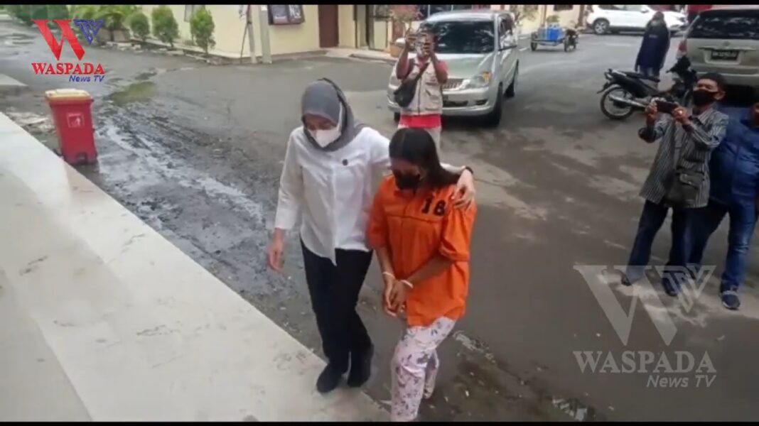 Kesal Dituduh Suami Selingkuh ‼️ Ibu Aniaya 2 Anak Balitanya