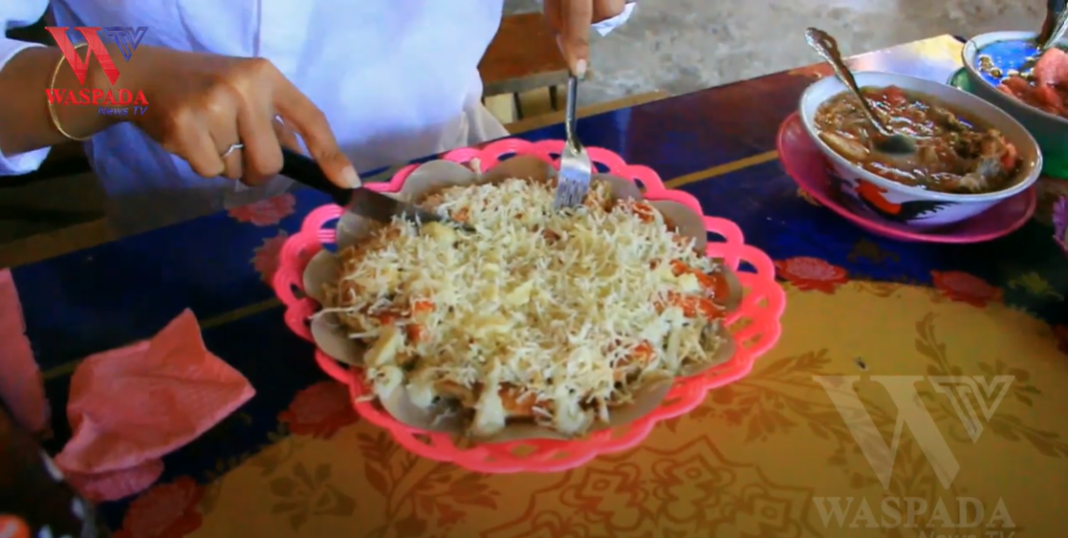 Di Warung Bakso Horor Sajikan Bakso Pizza