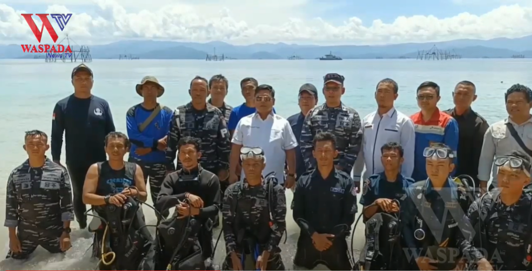 Pengibaran Bendera Merah Putih Di Dasar Laut