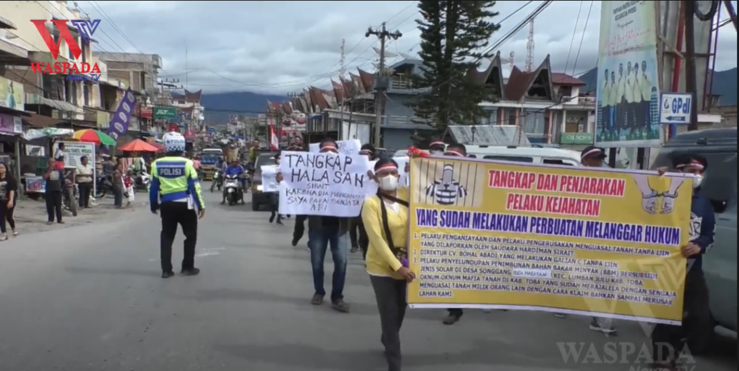 Ratusan Masyarakat Toba Demo Polres Toba