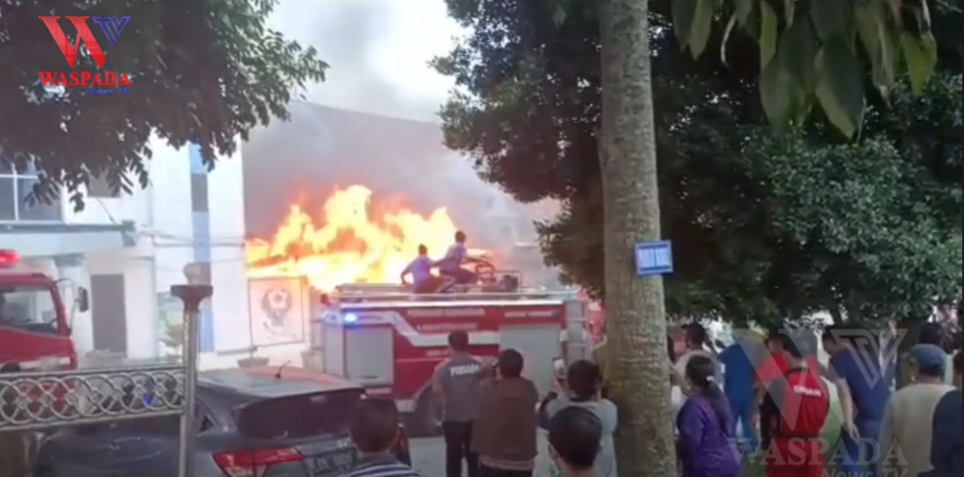 Diduga Arus Pendek Listrik Ruang Logistik RSUD Kabanjahe Terbakar