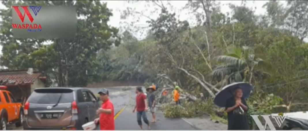 Ciamis Dilanda Hujan Deras Dan Puting Beliung Puluhan Rumah Rusak