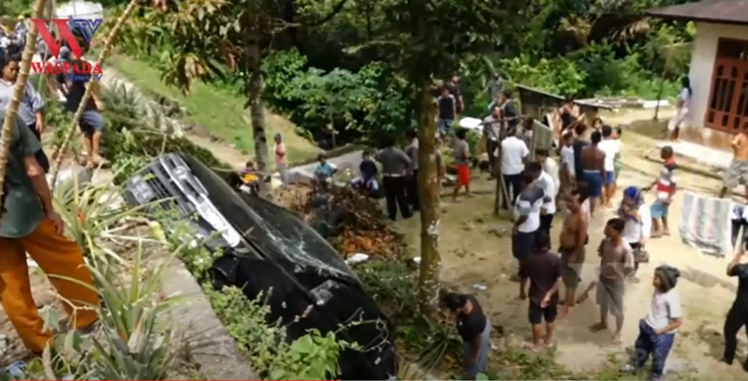 Minibus Di Sibolga Terjun Bebas Dari Atas Bukit Setinggi 20 Meter