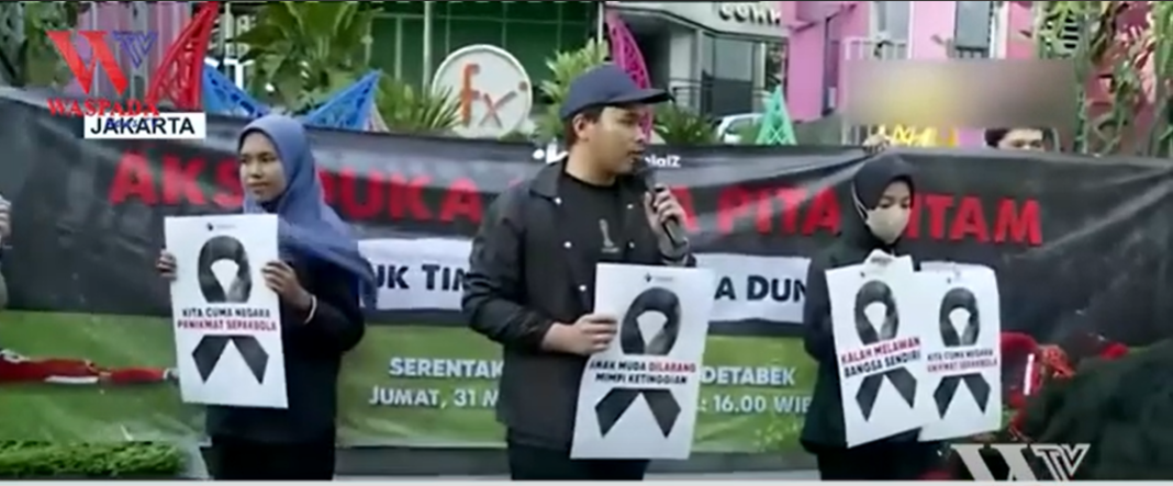 Komunitas Milenial Bagi Pita Hitam tanda berduka