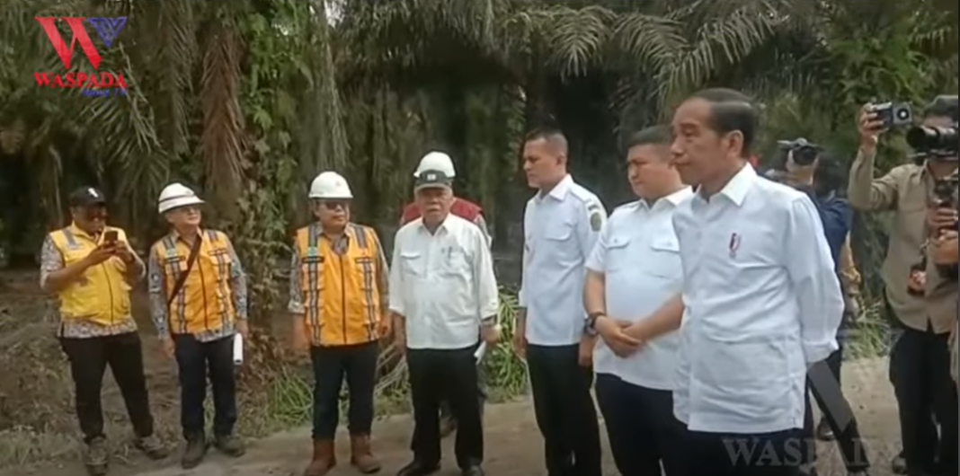 Presiden Joko Widodo Tinjau Langsung Lokasi Jalan Rusak Di Labura