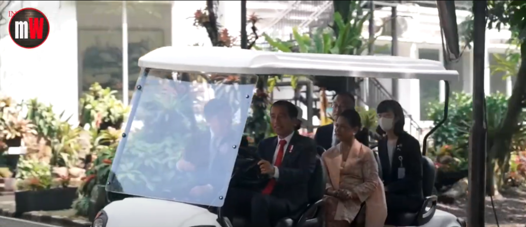 Momen Presiden Jokowi Sopiri Kaisar Jepang Hironomiya Naruhito Di Istana Bogor